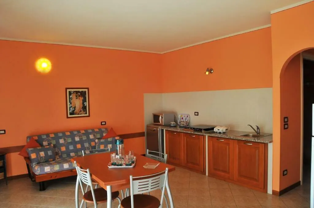 Moniga del GardaCasale El Galet公寓 0*, Moniga del Garda